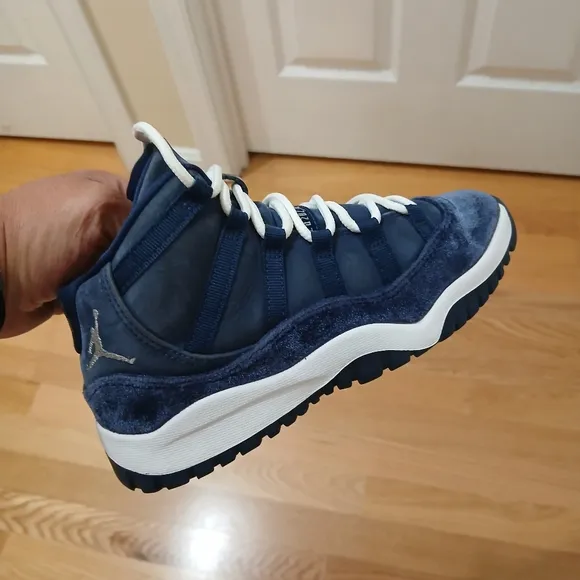 Jordan 11 Retro Midnight Navy Streetwear/Lifestyle Shoes Size 2 Youth Un…