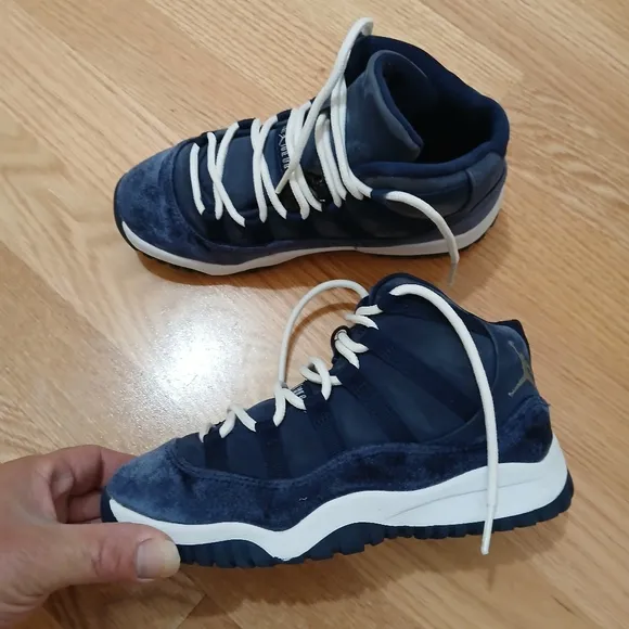 Jordan 11 Retro Midnight Navy Streetwear/Lifestyle Shoes Size 2 Youth Un…