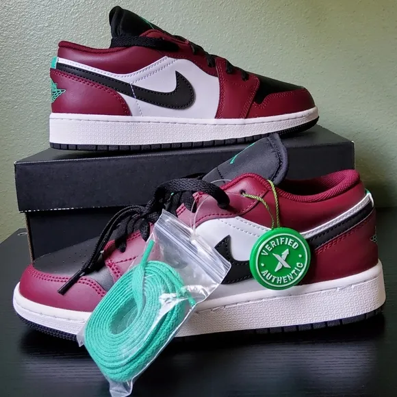 Jordan Big Kid's 1 Low SE Dark Beetroot/Black-Roma Green Size 5Y