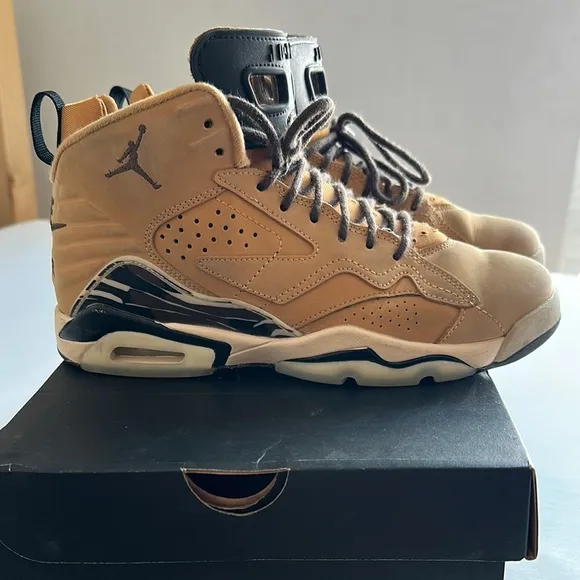 Jordan MVP(GS) brown-black sneakers. Size 6Y