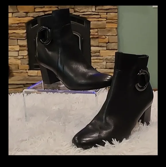 Karl Lagerfeld Leather zip ankle Boots