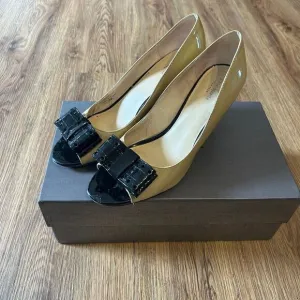 Kate Spade tan black heels pumps open toe shoes women’s 8.5