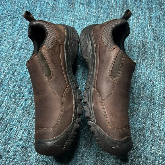 Keen Men's Targhee 111 Slip On Leather Shoes in Dark Earth Mulch Brown