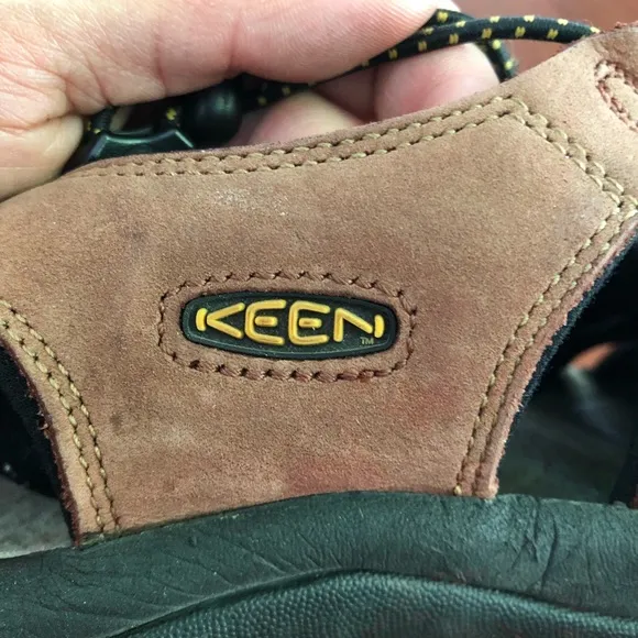 Keen women's camping hiking travel casual sandals black &amp; brick color size 7.5
