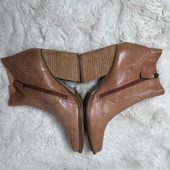 Kelsi Dagger Split Side Heeled Brown Ankle Booties Size 8