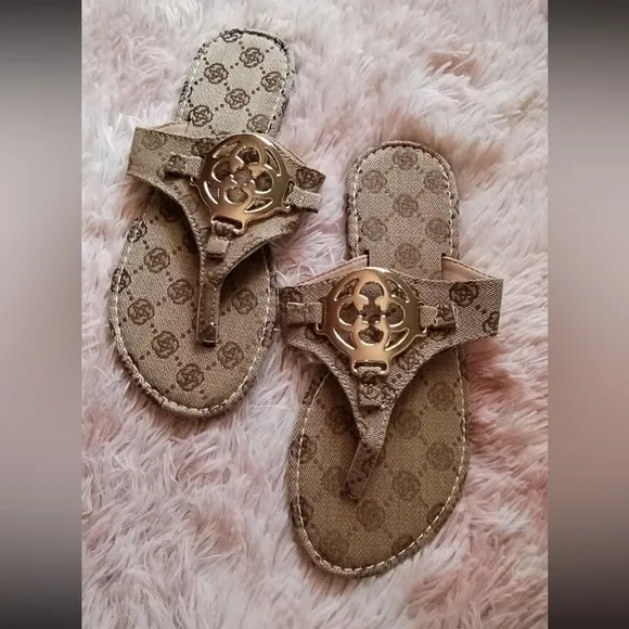 Khaki Flower Embroidered Round Buckle Flat Sandals,Split Toe Style with Non-Slip