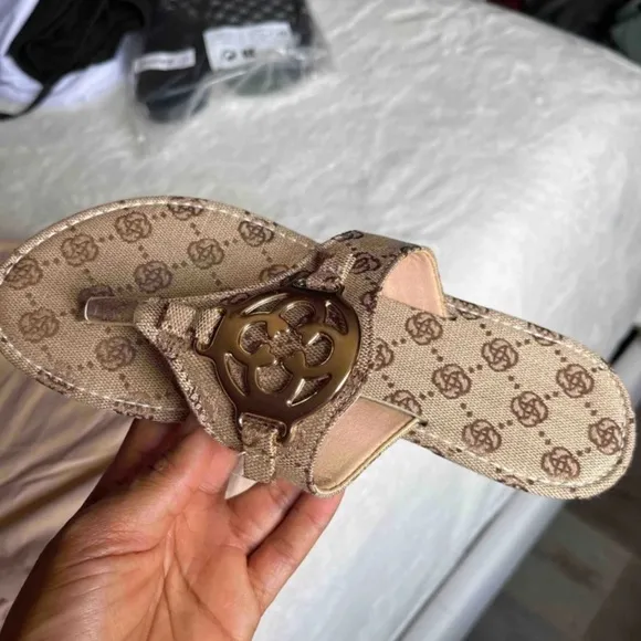 Khaki Flower Embroidered Round Buckle Flat Sandals,Split Toe Style with Non-Slip