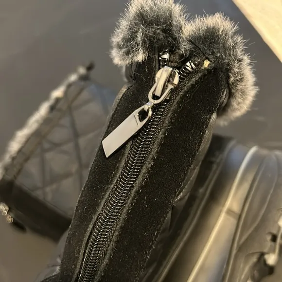 kHOMBU ANKLE BOOTS SIZE 10