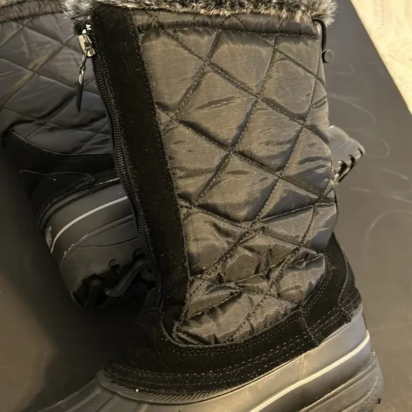 kHOMBU ANKLE BOOTS SIZE 10