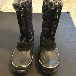 kHOMBU ANKLE BOOTS SIZE 10