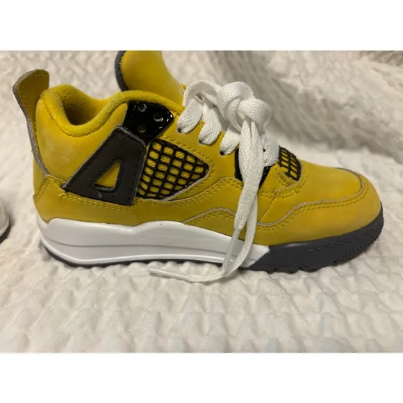 Kids Jordan Sneakers Yellow Black Size 10.5Y