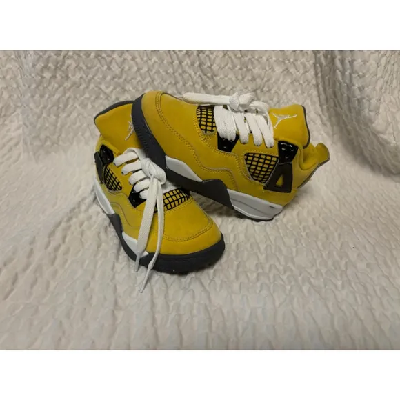 Kids Jordan Sneakers Yellow Black Size 10.5Y