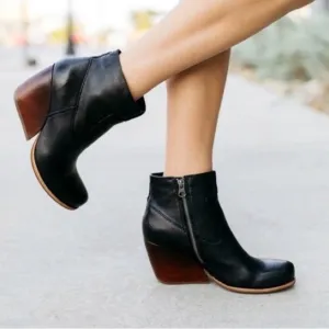 Kork-Ease black leather ankle boots size 7.5