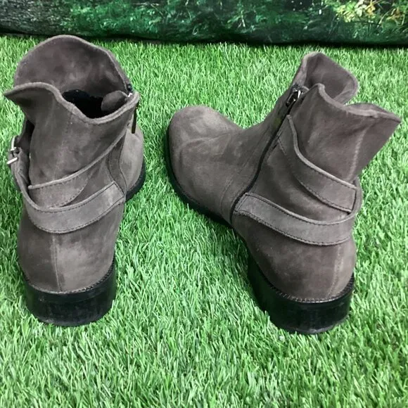 La Canadienne Brown Suede Boots 9.5M