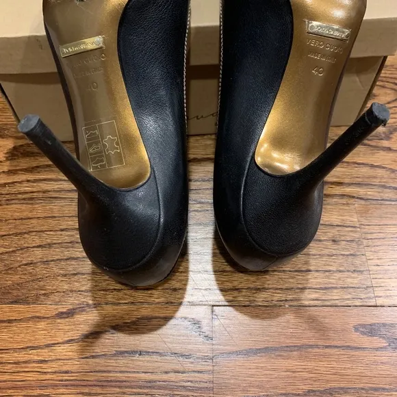 Ladies shoes gently used Dolce Gabbana leather