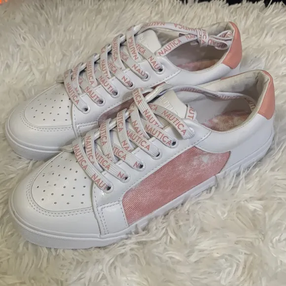 Ladies size 6 Nautica Lace Up Casual Shoes NWT