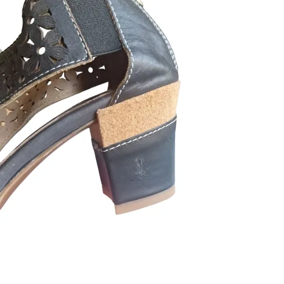 L'Artiste Spring Step Dark Brown Leather Cutout Sandals Size 37 (US 6.5-7)