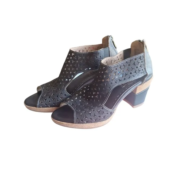 L'Artiste Spring Step Dark Brown Leather Cutout Sandals Size 37 (US 6.5-7)