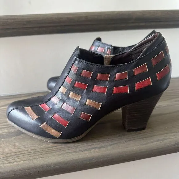 L'Artiste Spring Step Size 41 Black Leather Woven Ankle Bootie‎