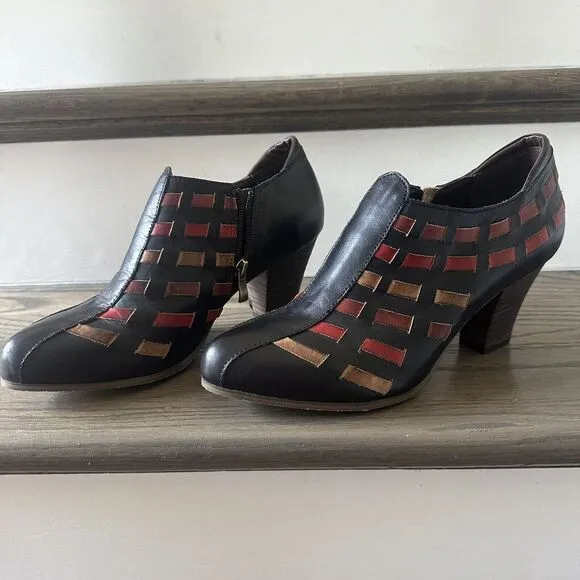 L'Artiste Spring Step Size 41 Black Leather Woven Ankle Bootie‎
