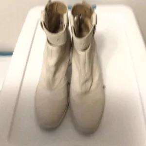 LD Tuttle Suede Ankle boot SZ 38 1/2