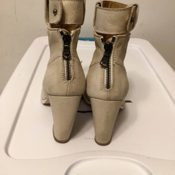 LD Tuttle Suede Ankle boot SZ 38 1/2