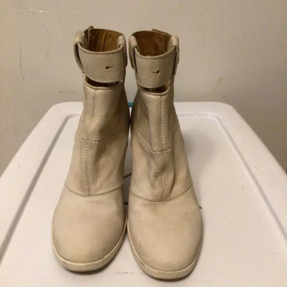 LD Tuttle Suede Ankle boot SZ 38 1/2
