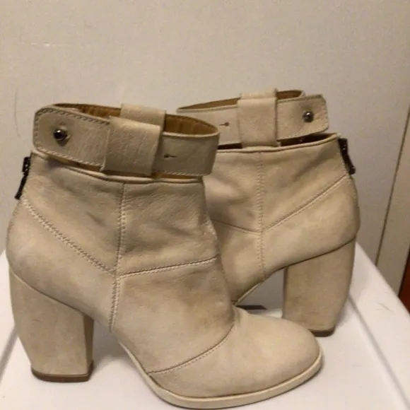 LD Tuttle Suede Ankle boot SZ 38 1/2