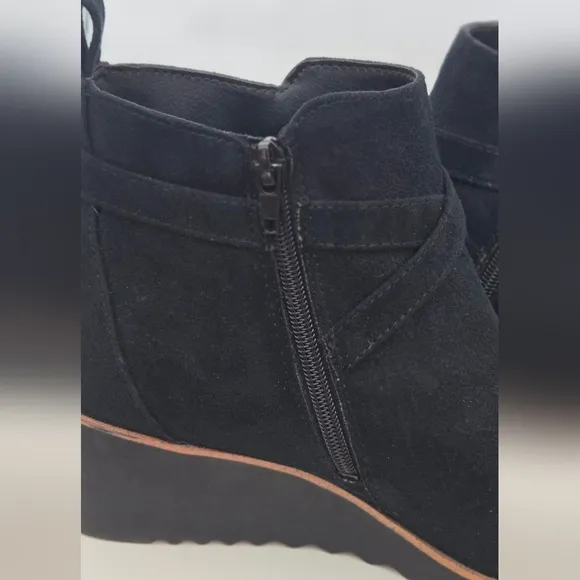 LifeStride Velocity 2.0 Black Ankle Booties Buckle Detail Sz 9 Women's