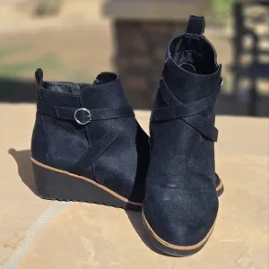 LifeStride Velocity 2.0 Black Ankle Booties Buckle Detail Sz 9 Women's