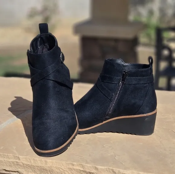 LifeStride Velocity 2.0 Black Ankle Booties Buckle Detail Sz 9 Women's