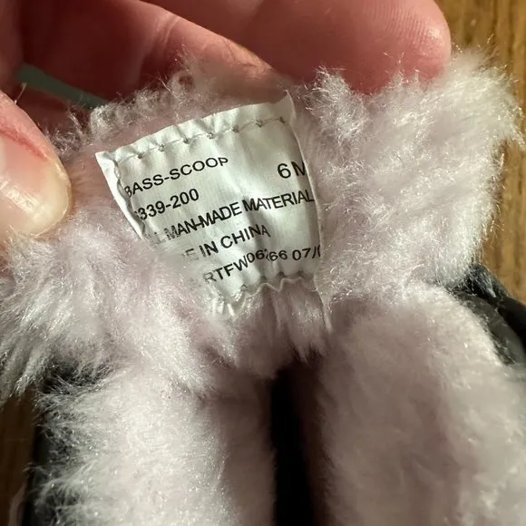 Like NEW Bass Toddler Girls Black Winter Snow Boots with Light Pink Accents Sz 6