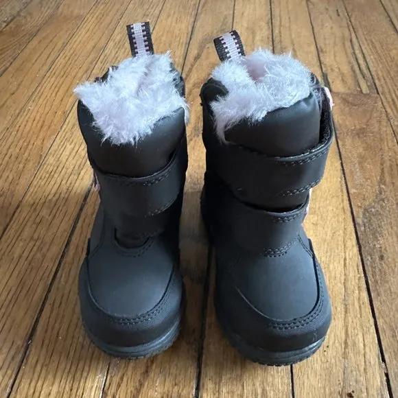 Like NEW Bass Toddler Girls Black Winter Snow Boots with Light Pink Accents Sz 6