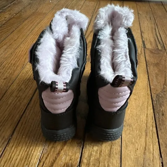 Like NEW Bass Toddler Girls Black Winter Snow Boots with Light Pink Accents Sz 6