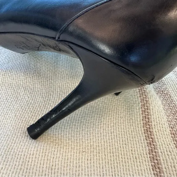 LK BENNETT BLACK LEATHER WITH GOLD TRIM &amp; STRAPS HEELED ANKLE BOOTS SIZE 9