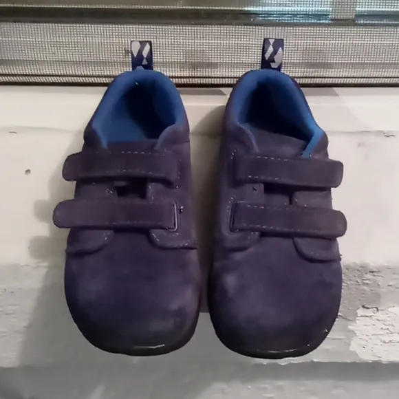 L.L. Bean Suede Toddler Shoes w/Velcro Closure  👞