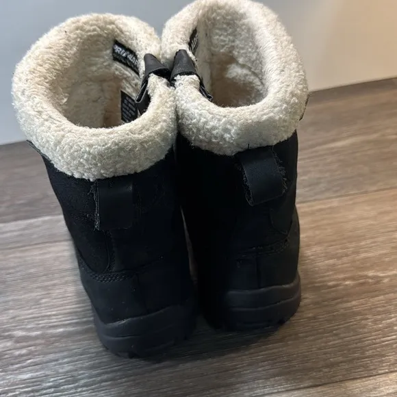 LLBean woman’s snow boots size 8.5