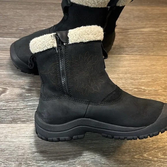 LLBean woman’s snow boots size 8.5
