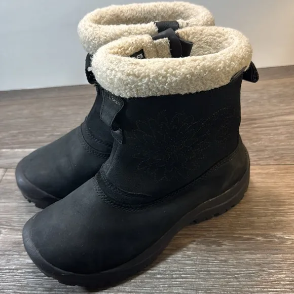 LLBean woman’s snow boots size 8.5