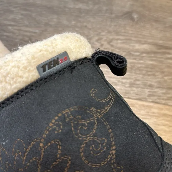 LLBean woman’s snow boots size 8.5
