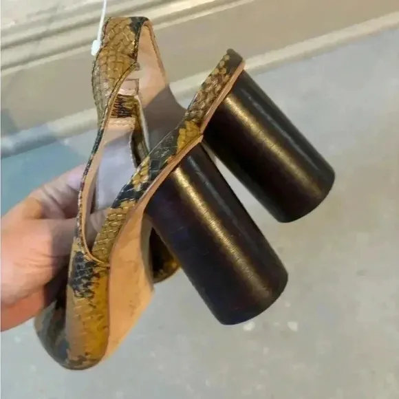 Loeffler Randell‎ Estelle Heels