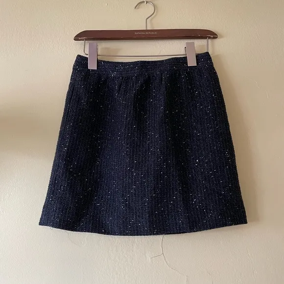 Loft 00P black festive mini skirt! Lined, front pockets! Goes with everything!