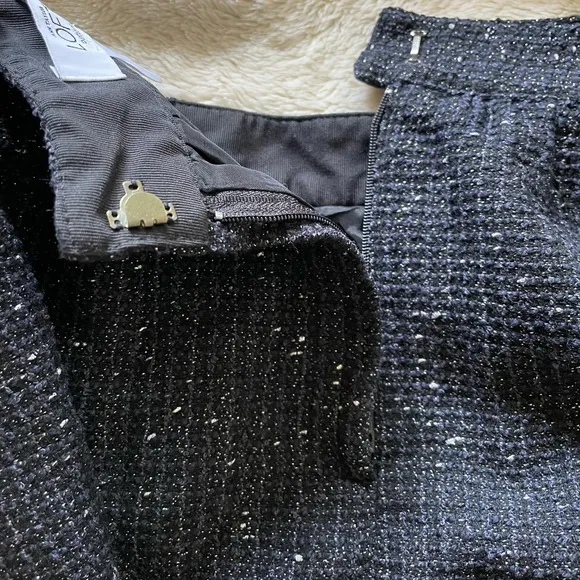 Loft 00P black festive mini skirt! Lined, front pockets! Goes with everything!