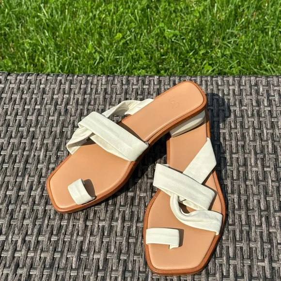 LOQ Cream Sandals Geometric Straps