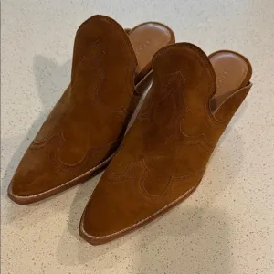 Lucchese Suede Mules Size 7 NWOB
