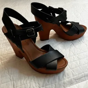 Lucky Brand Black Block Heeled Sandals nwob