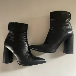 MA LO black leather ankle boots size 7