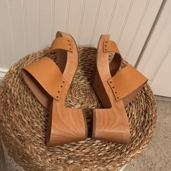 Madewell The Clara Clog Sandal - Size 9 (no size on shoe that I see) - Great