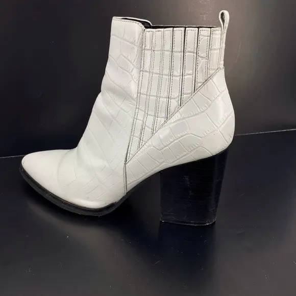 Marc Fisher Women's Ltd Alva 2 Heeled Ankle Bootie Size 9.5