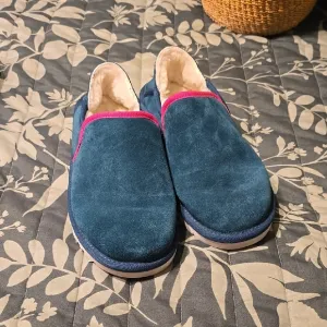 Men Kenton Blue Suede Slip-On Ugg Slipper with Pink Trim